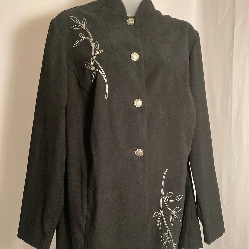 Helene blake embroidered top button down 14 w